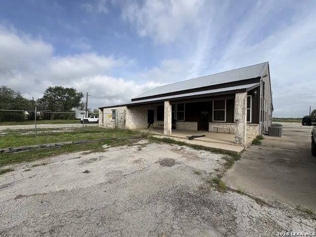 1500 Simmons Ave Jourdanton, TX 78026