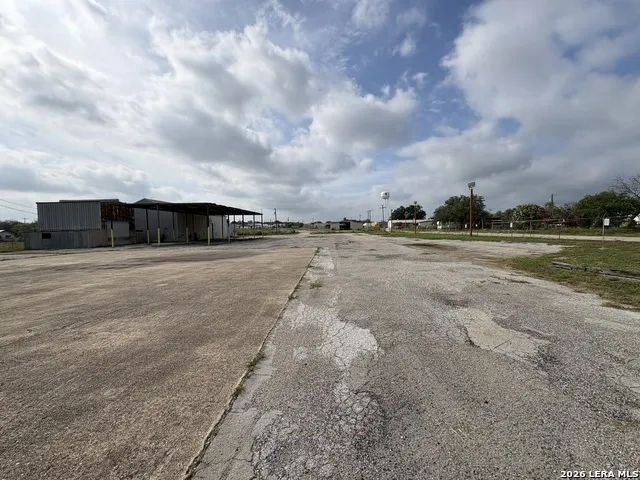 1500 Simmons Ave Jourdanton, TX 78026