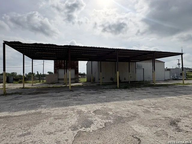 1500 Simmons Ave Jourdanton, TX 78026