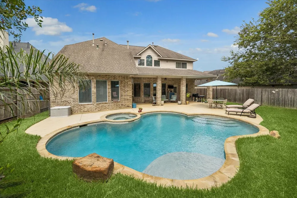 8824 Snowy Owl Loop Missouri City, TX 77459
