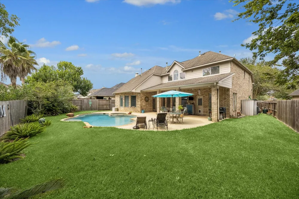 8824 Snowy Owl Loop Missouri City, TX 77459