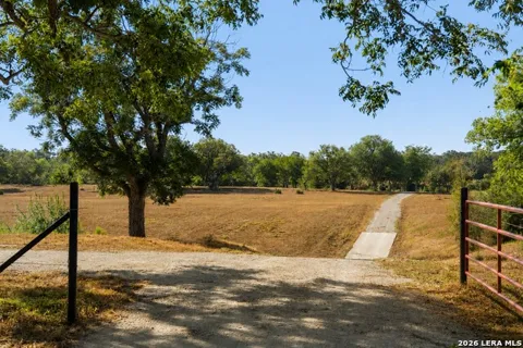 440 CHIMNEY VALLEY DR