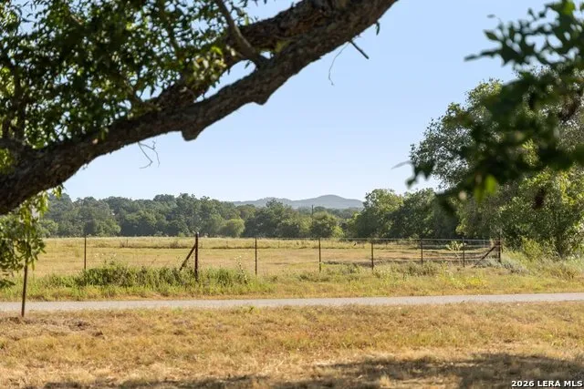 440 CHIMNEY VALLEY DR Blanco, TX 78606