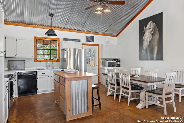 2631 us highway 281 Johnson City, TX 78636