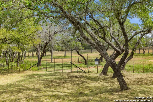 2631 us highway 281 Johnson City, TX 78636