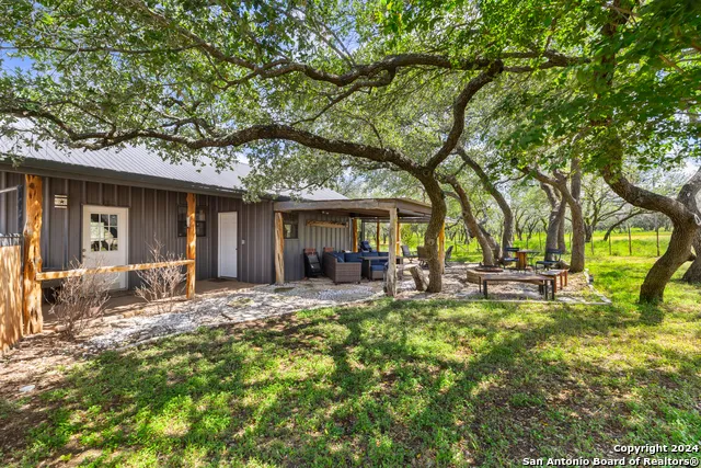 2631 us highway 281 Johnson City, TX 78636