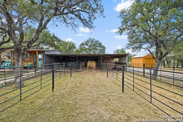 2631 us highway 281 Johnson City, TX 78636