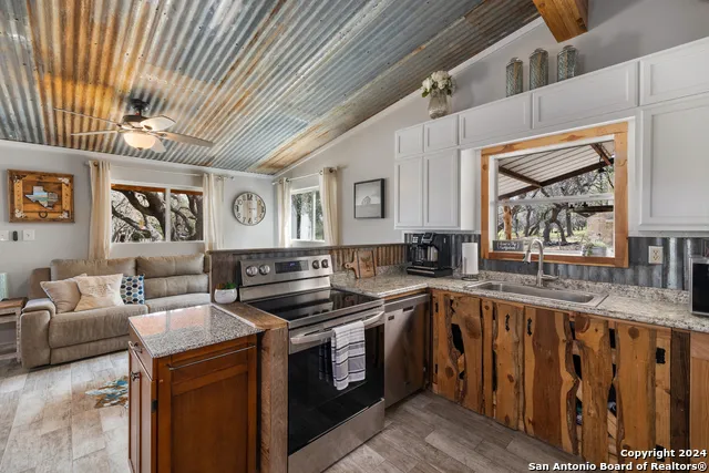 2631 us highway 281 Johnson City, TX 78636