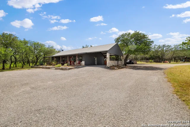 2631 us highway 281 Johnson City, TX 78636