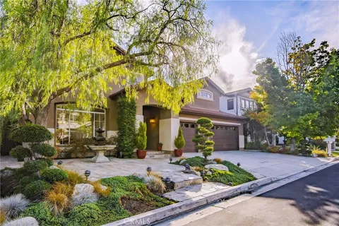 17 Roadrunner Court