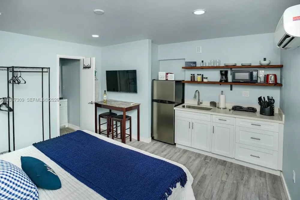 1647 NW 29th Ave #4 Miami, FL 33125