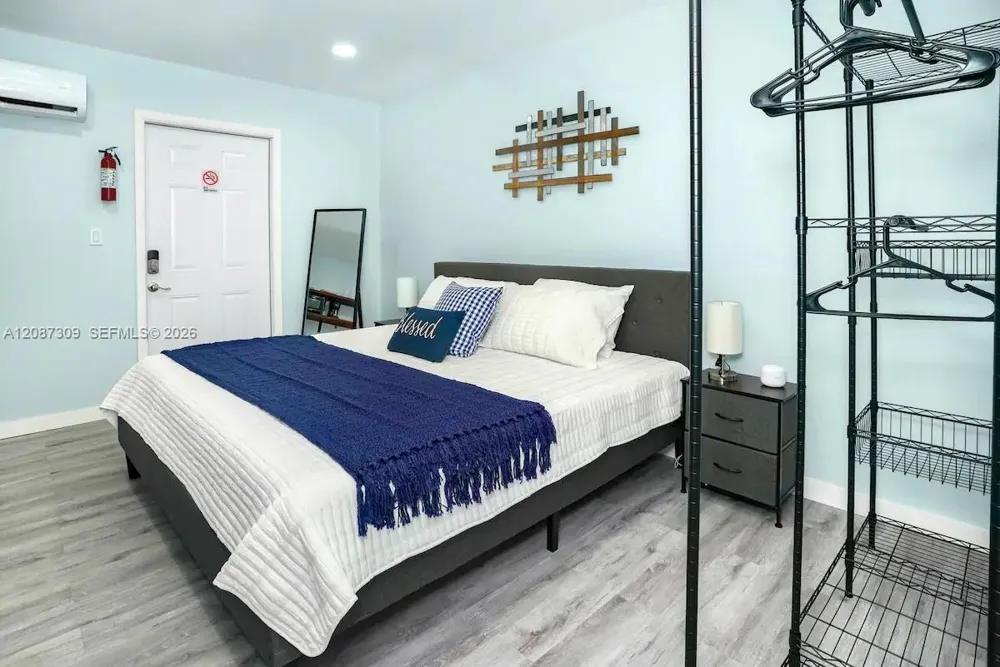 1647 NW 29th Ave #4 Miami, FL 33125