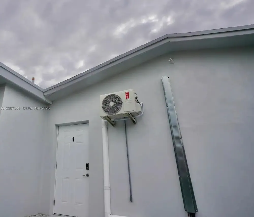 1647 NW 29th Ave #4 Miami, FL 33125