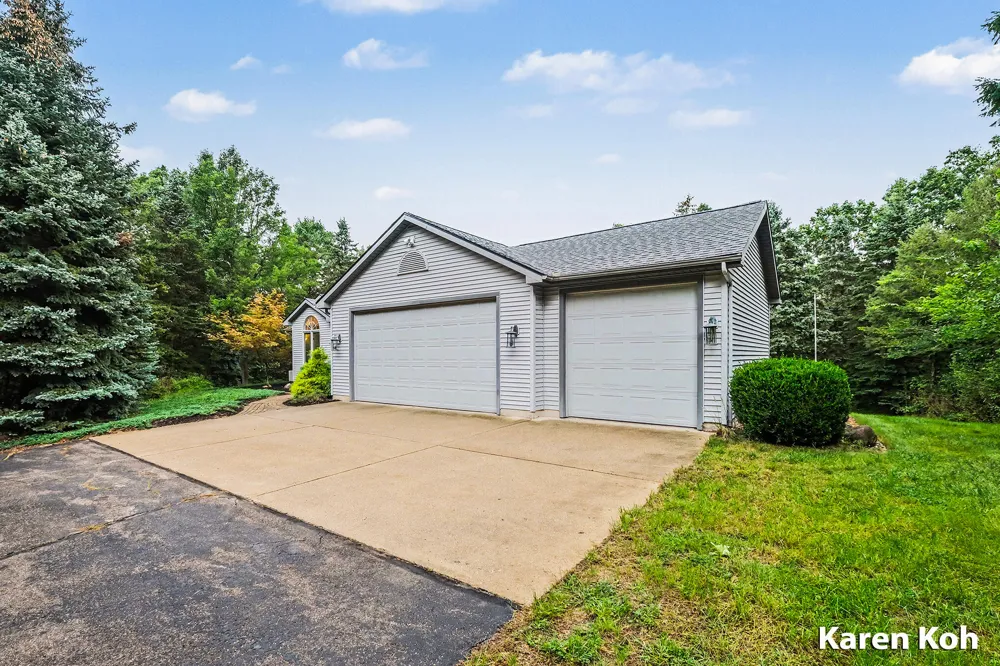 7079 Herrington Avenue NE Belmont, MI 49306
