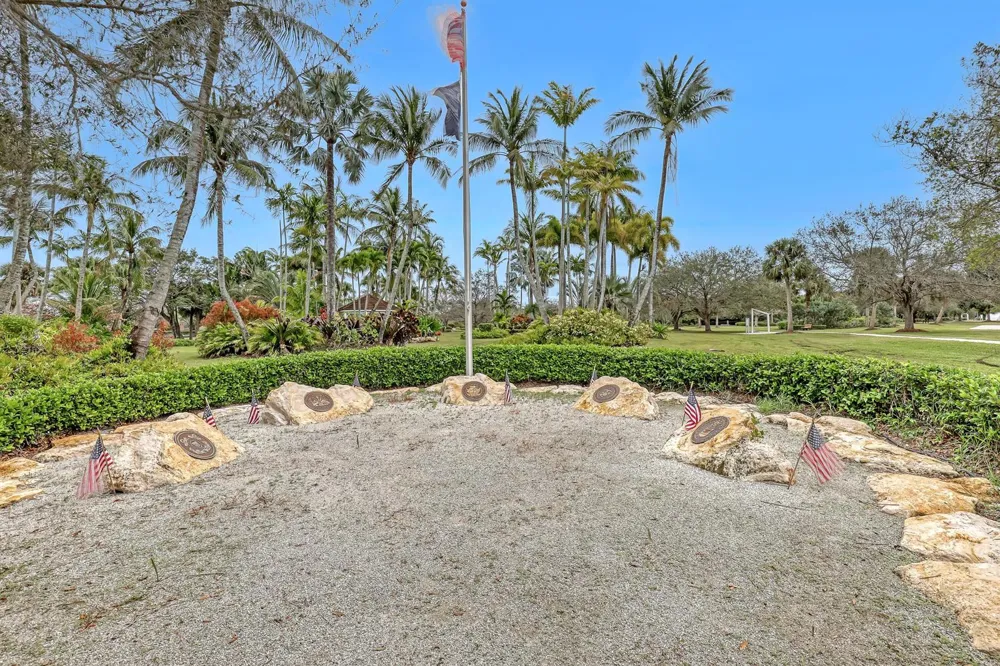 24 ADMIRALS COURT Palm Beach Gardens, FL 33418