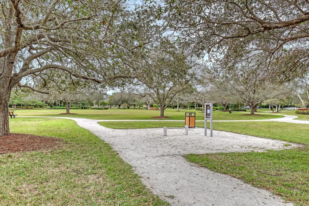 24 ADMIRALS COURT Palm Beach Gardens, FL 33418