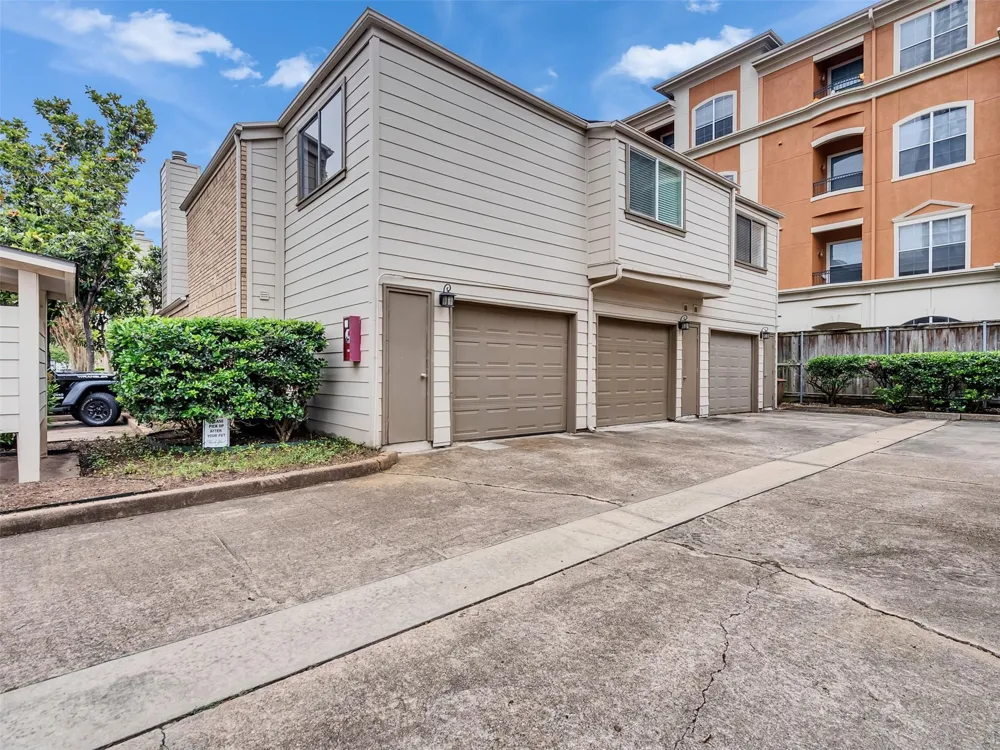 1829 Augusta Drive #10 Houston, TX 77057