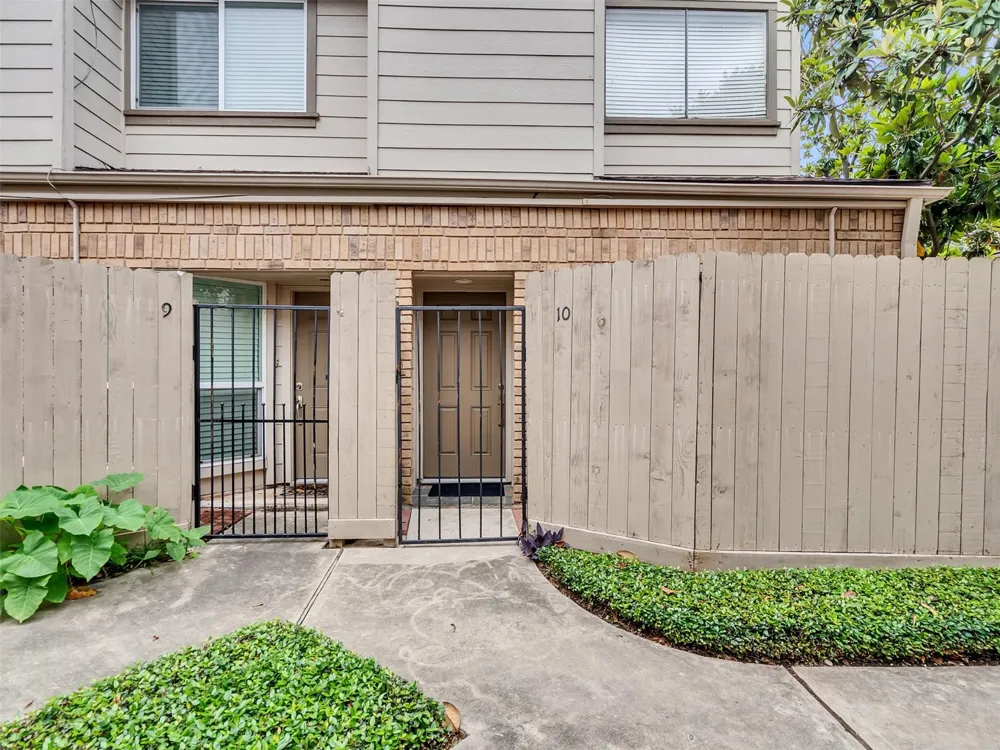 1829 Augusta Drive #10 Houston, TX 77057