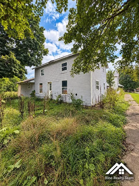 204 W Hakes Street