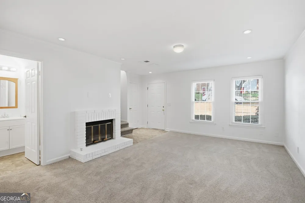 132 Old Ferry WAY Roswell, GA 30076