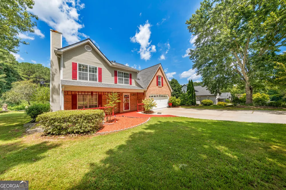 1675 Round RD Grayson, GA 30017