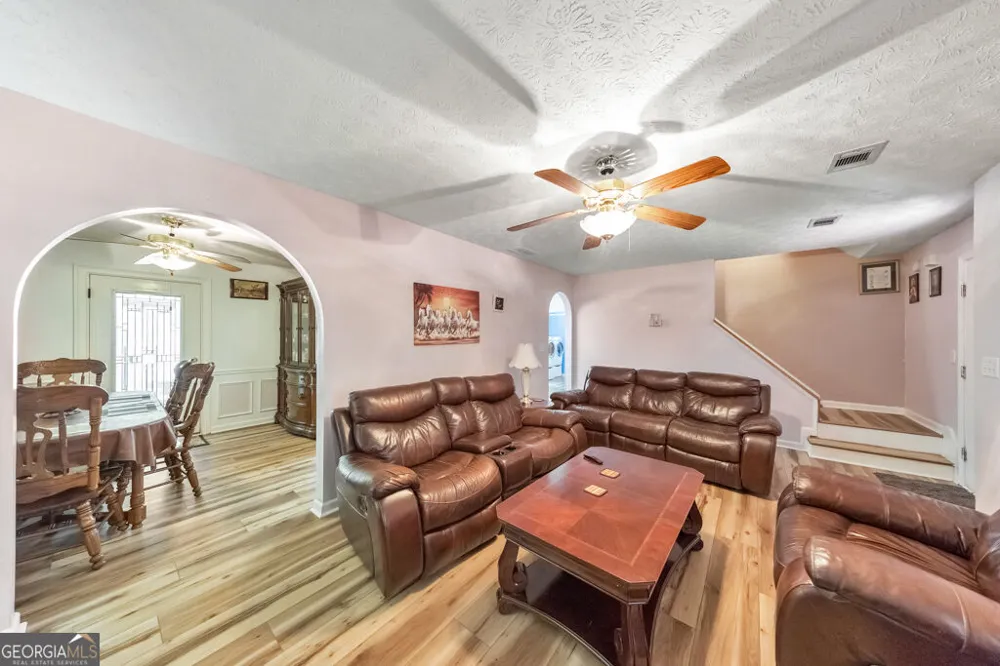 1675 Round RD Grayson, GA 30017