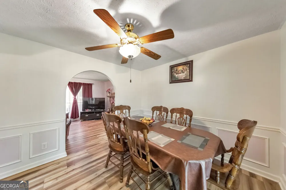 1675 Round RD Grayson, GA 30017