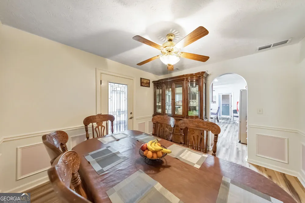 1675 Round RD Grayson, GA 30017
