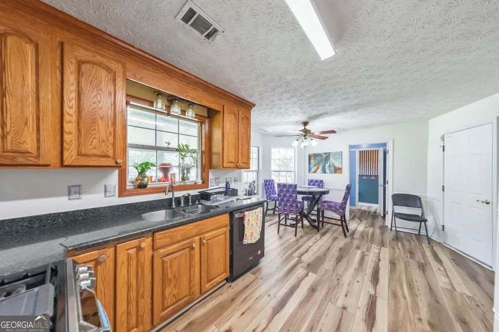 1675 Round RD Grayson, GA 30017