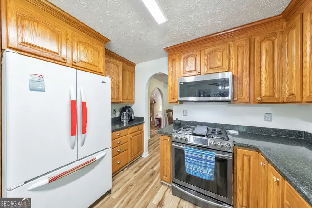 1675 Round RD Grayson, GA 30017