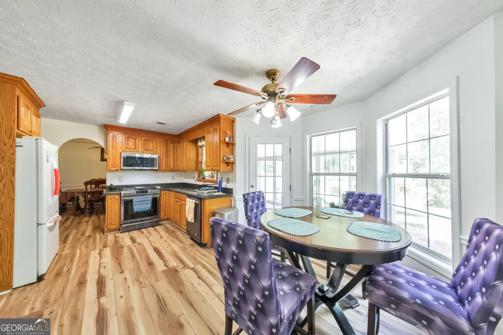 1675 Round RD Grayson, GA 30017