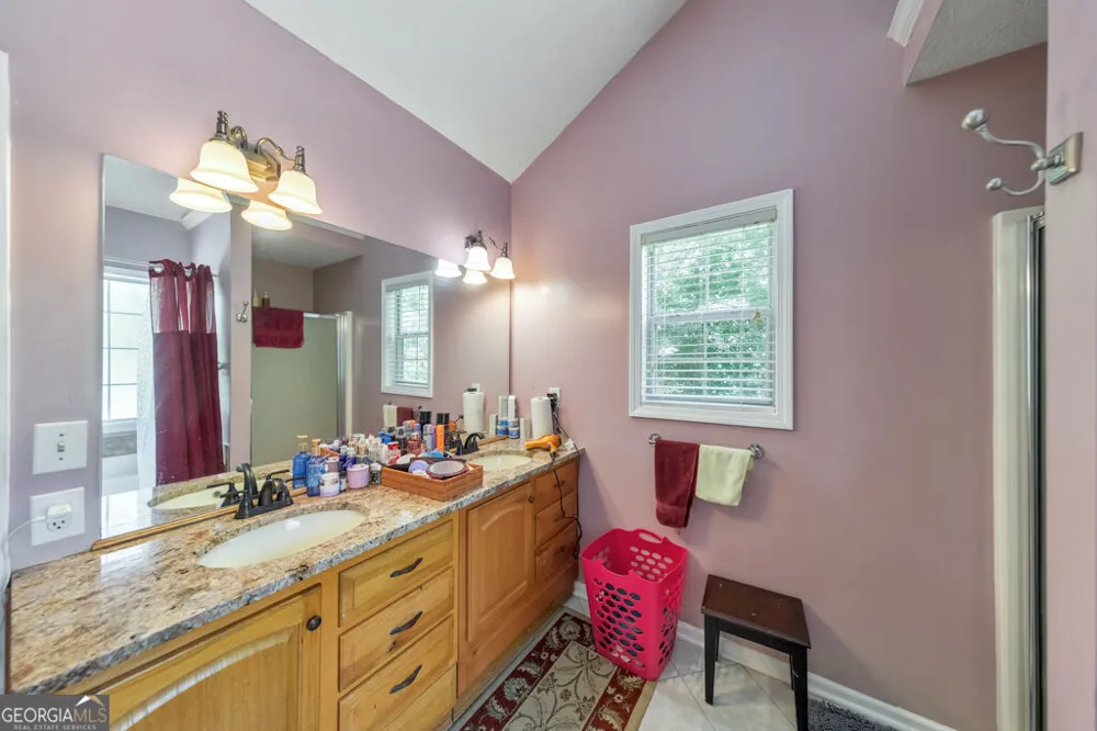1675 Round RD Grayson, GA 30017