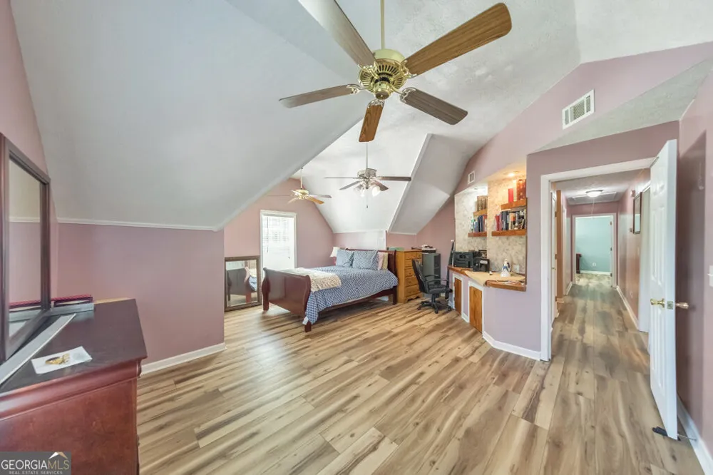 1675 Round RD Grayson, GA 30017