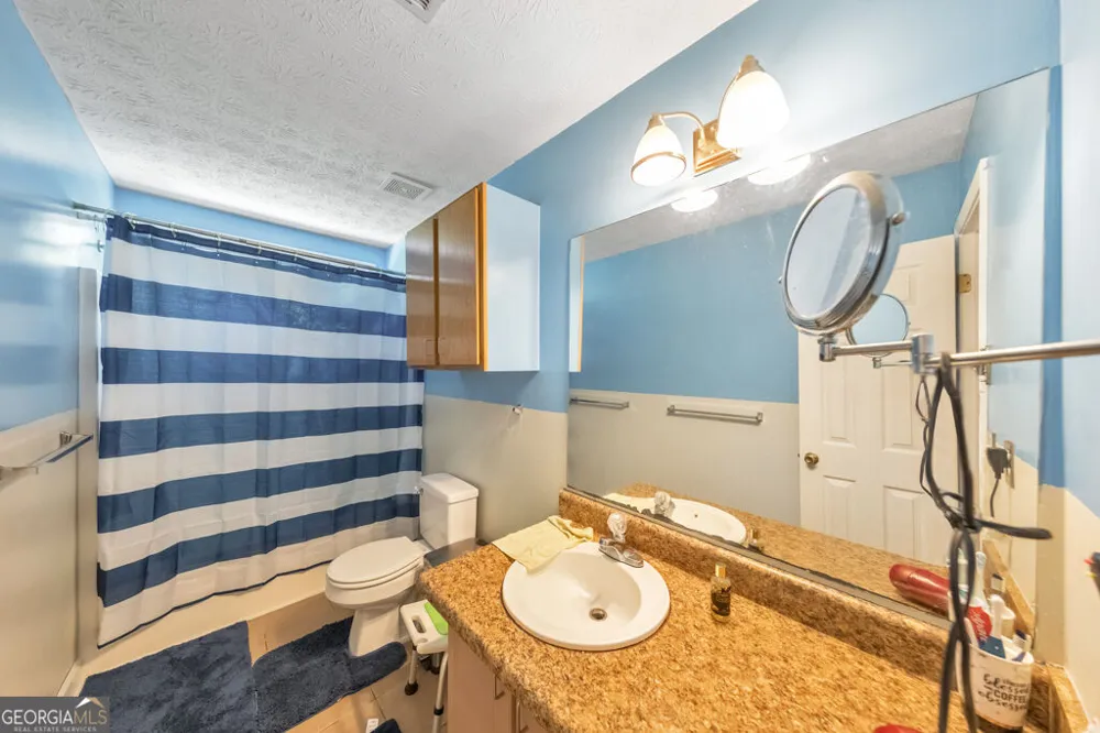 1675 Round RD Grayson, GA 30017