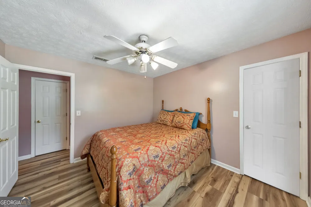 1675 Round RD Grayson, GA 30017