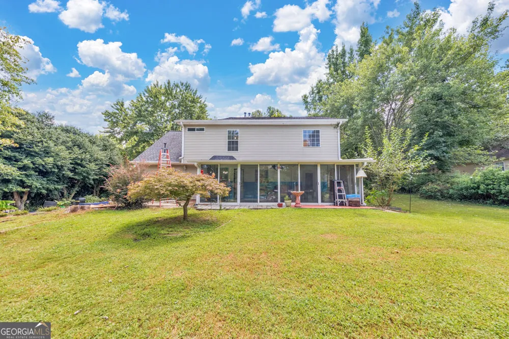 1675 Round RD Grayson, GA 30017