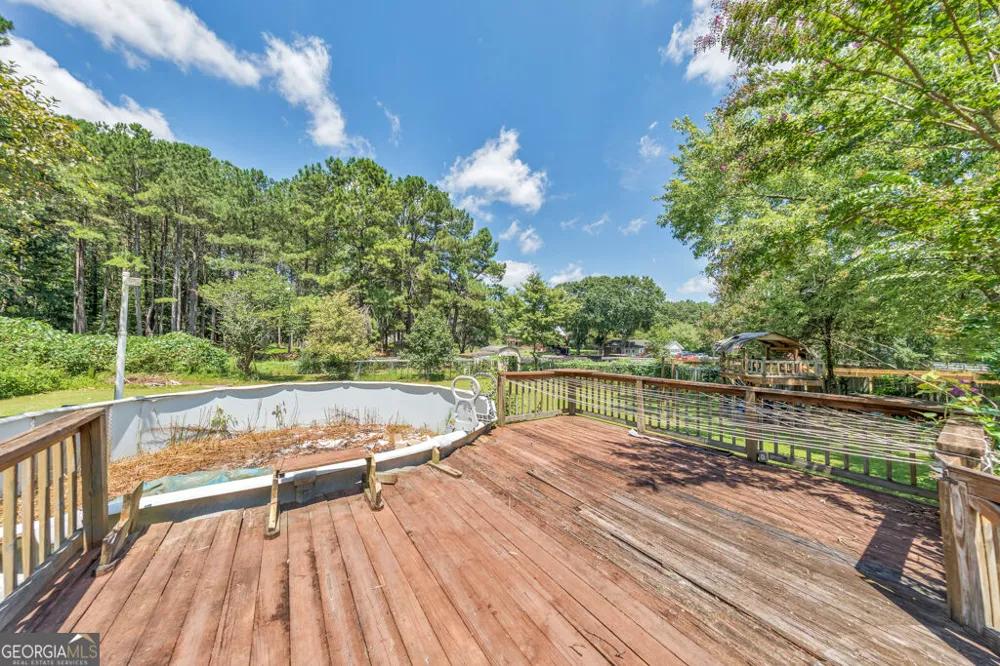 1675 Round RD Grayson, GA 30017