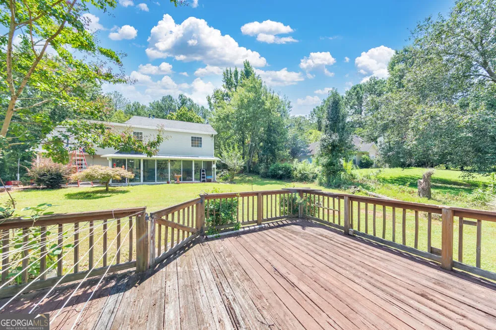 1675 Round RD Grayson, GA 30017