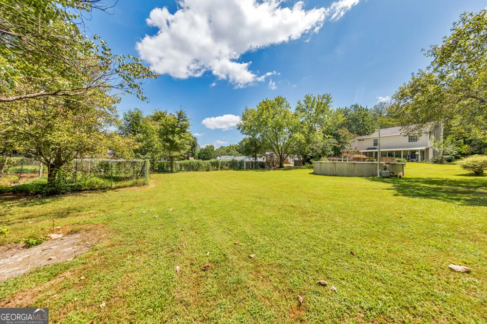 1675 Round RD Grayson, GA 30017