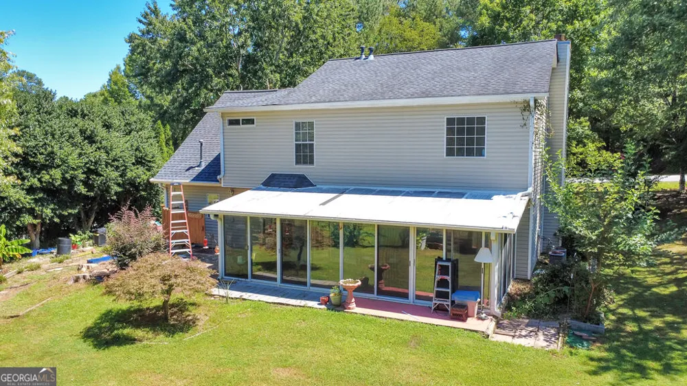 1675 Round RD Grayson, GA 30017