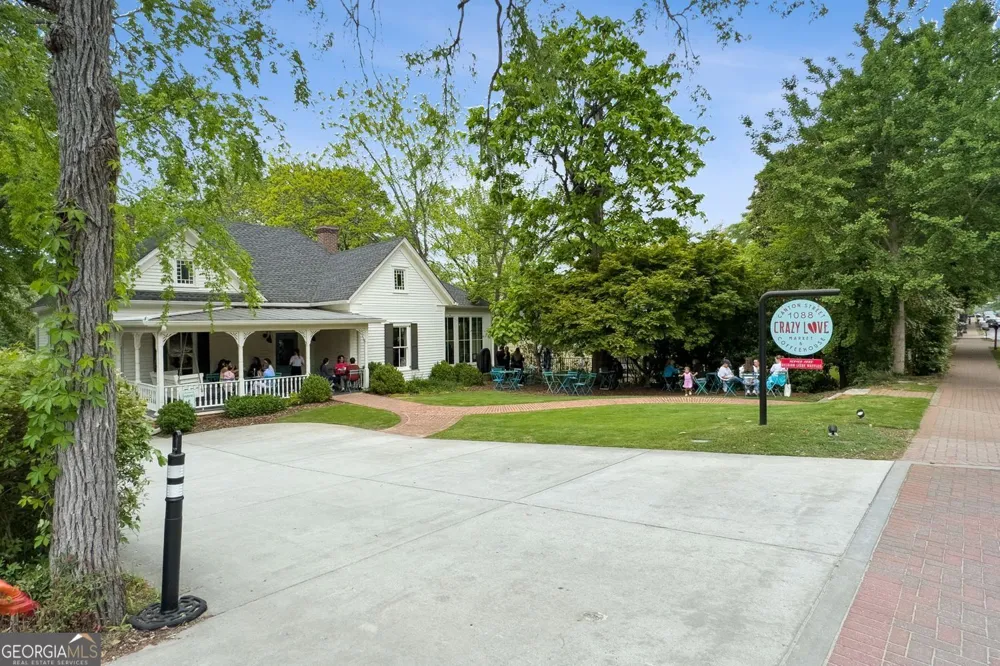 5511 Waters Edge TRL Roswell, GA 30075