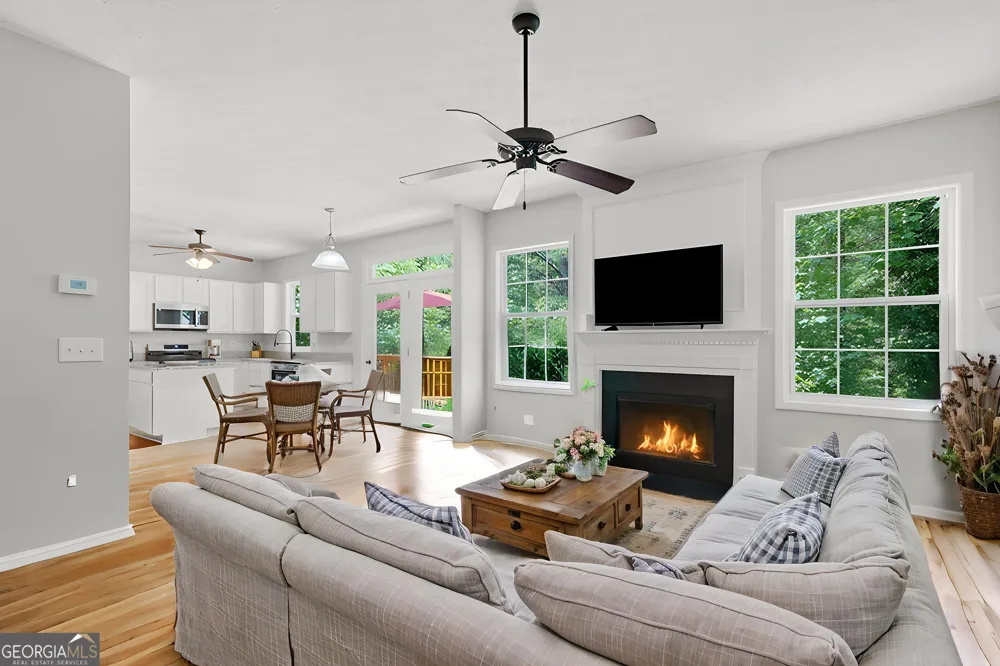 352 Park Creek RDG Woodstock, GA 30188