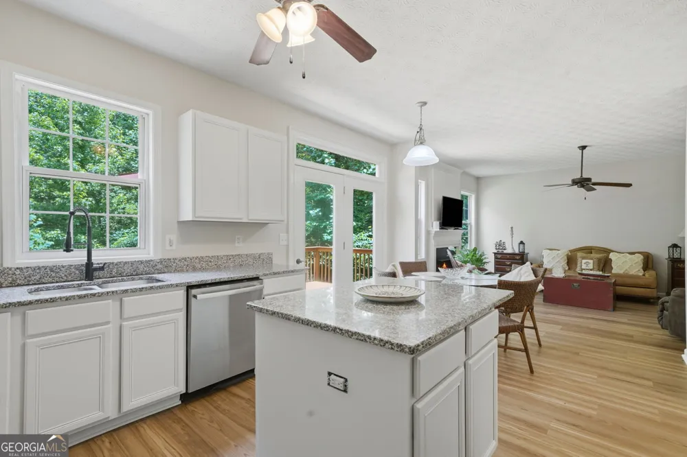 352 Park Creek RDG Woodstock, GA 30188