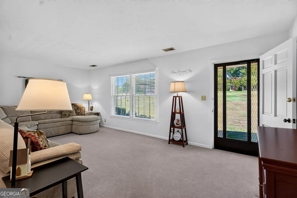 106 Iris DR LaGrange, GA 30241