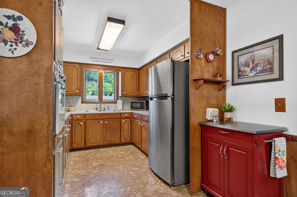 106 Iris DR LaGrange, GA 30241