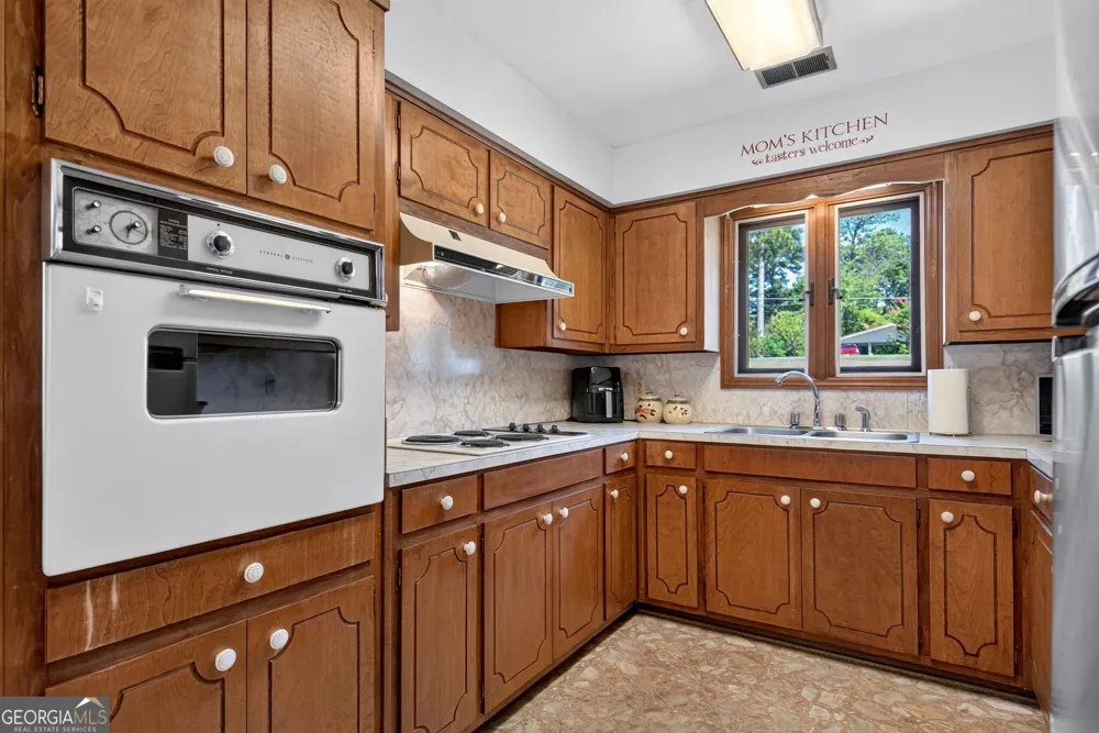 106 Iris DR LaGrange, GA 30241