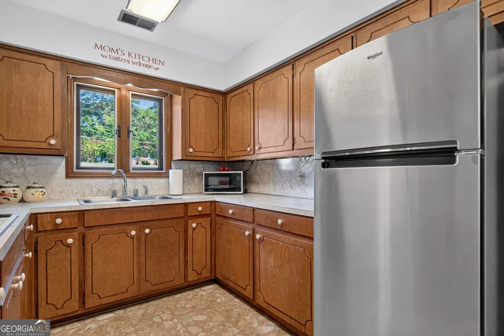 106 Iris DR LaGrange, GA 30241