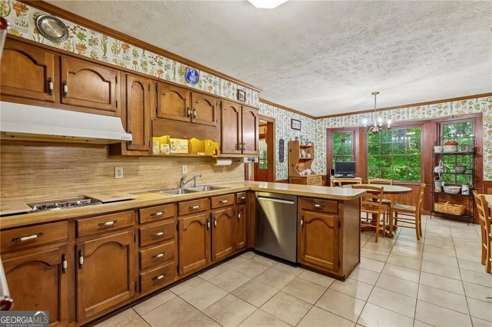 6051 Millstone RUN Stone Mountain, GA 30087