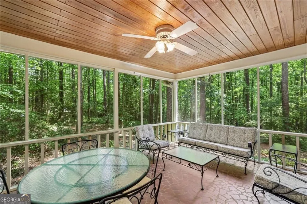 6051 Millstone RUN Stone Mountain, GA 30087
