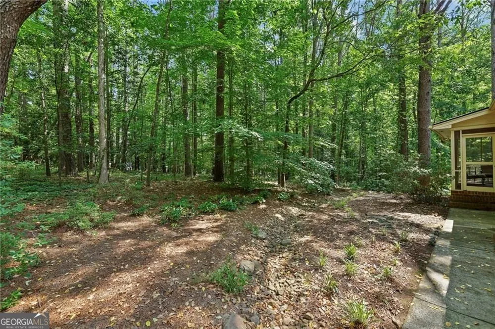 6051 Millstone RUN Stone Mountain, GA 30087